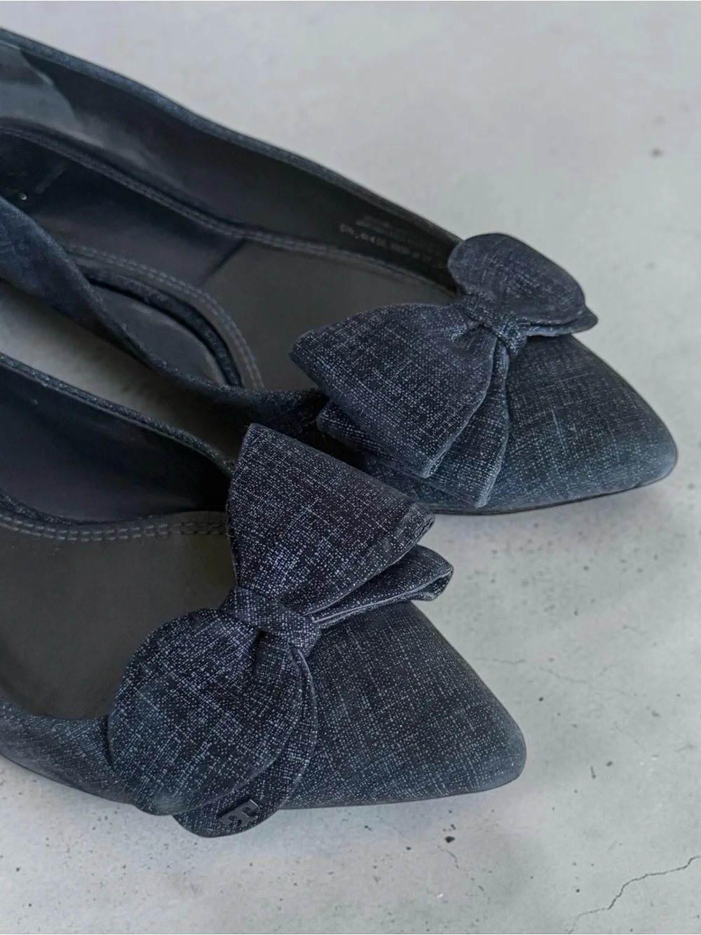 Tory Burch Navy Blue Pointed Toe Bow Flats! Size 7!